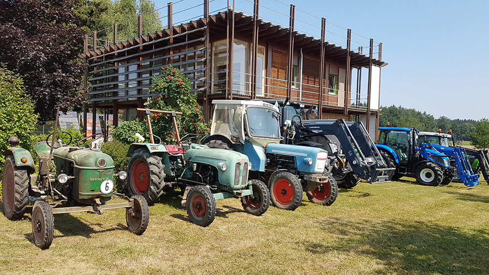 1. Schleppertreffen bei Holzbau Semmler