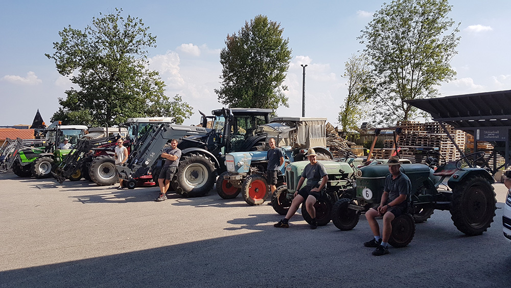 1. Schleppertreffen bei Holzbau Semmler