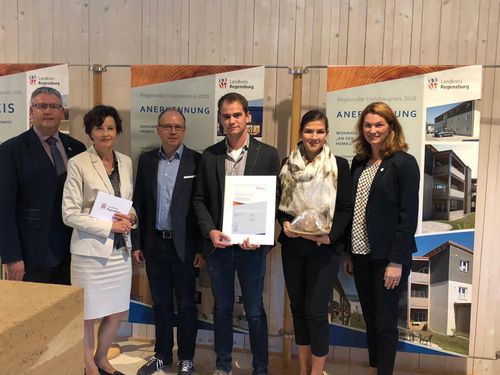 Holzbau Semmler erhält regionalen Holzbaupreis Landkreis Regensburg 2018